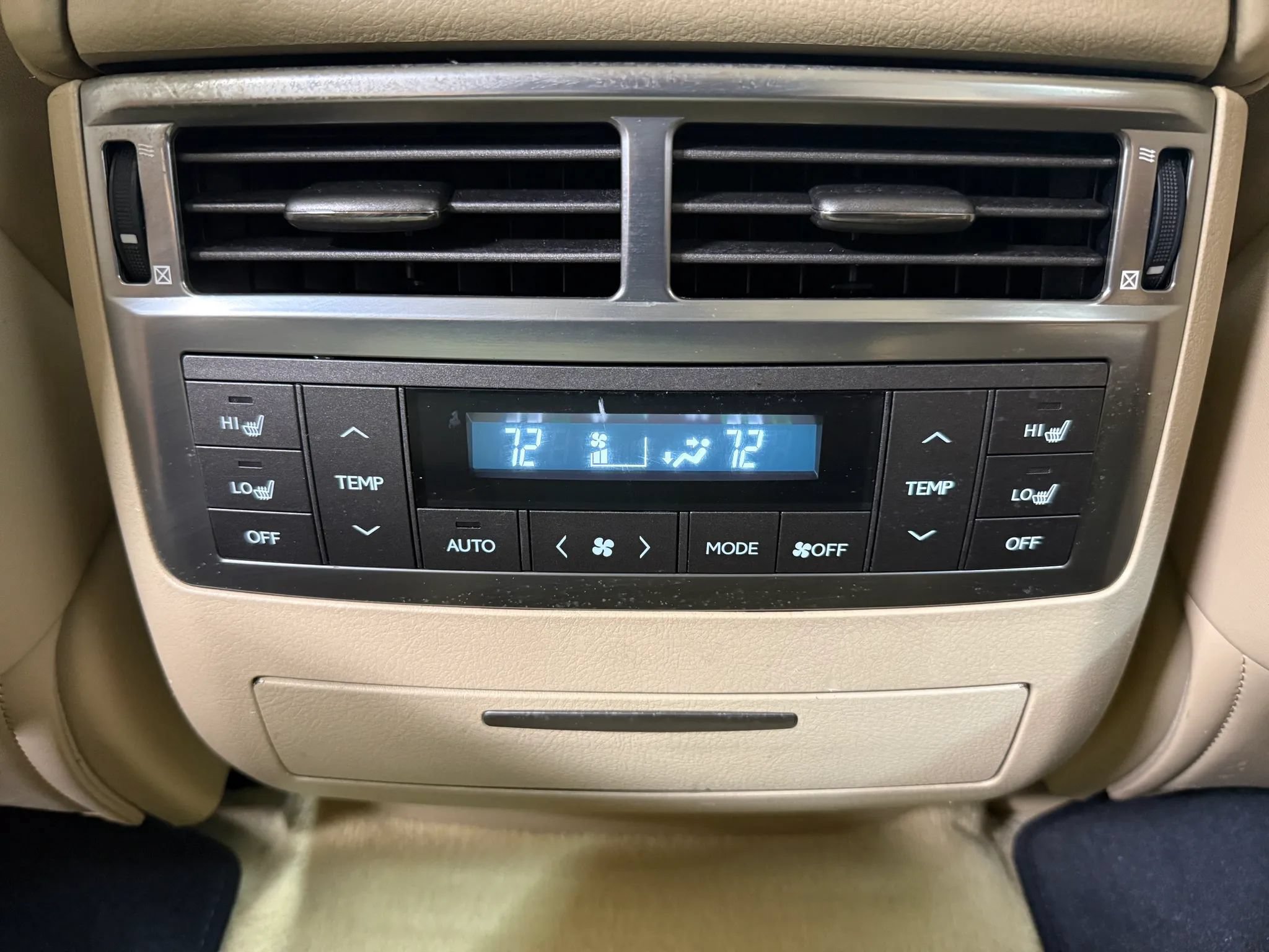 Used 2010 Lexus LX 570 4WD w/ Luxury Pkg image 21