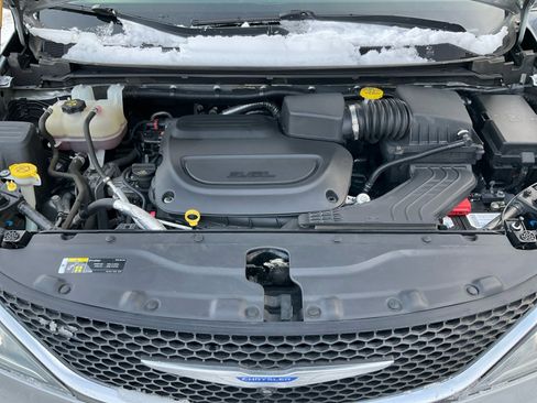 Used 2019 Chrysler Pacifica Touring Plus w/ Advanced Safetytec Group image 36