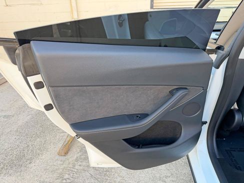 Used 2023 Tesla Model Y Performance AWD/4WD image 39