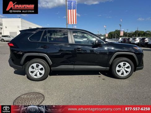 Used 2024 Toyota RAV4 LE AWD/4WD image 5