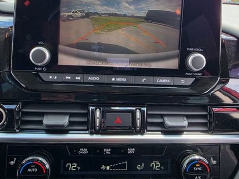 Used 2022 Nissan Pathfinder SV AWD/4WD image 19
