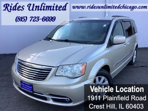 Used 2014 Chrysler Town & Country Touring FWD image 1