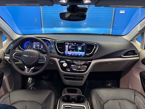 Used 2022 Chrysler Pacifica Touring-L FWD image 27