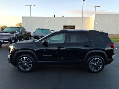 Used 2025 GMC Terrain Elevation w/ Elevation Premium Package AWD/4WD image 10