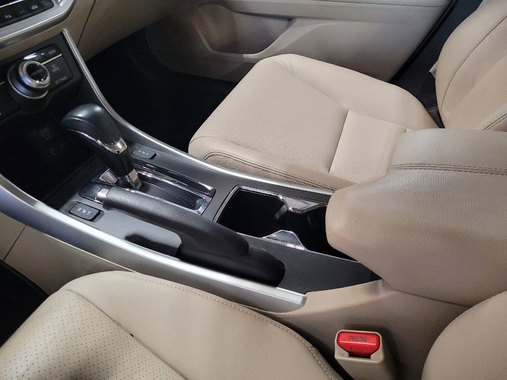Used 2015 Honda Accord Touring image 26