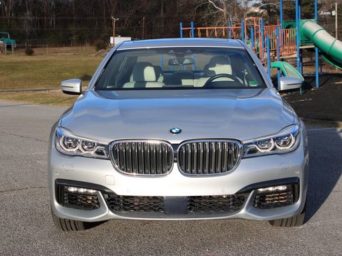 Used 2018 BMW 750i xDrive image 3