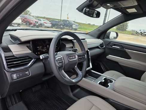 Used 2025 GMC Acadia Elevation w/ Elevation Premium Package image 9