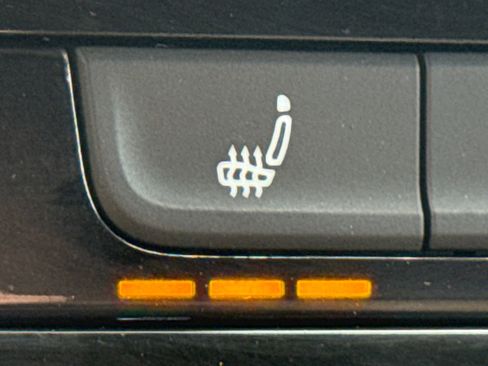 Certified 2022 Volkswagen Atlas Cross Sport SE image 35