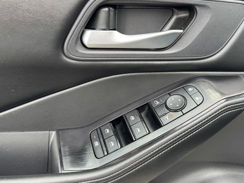 Used 2025 Nissan Rogue SV FWD image 20