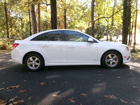 Used 2014 Chevrolet Cruze LT w/ Enhanced Safety Package image 4