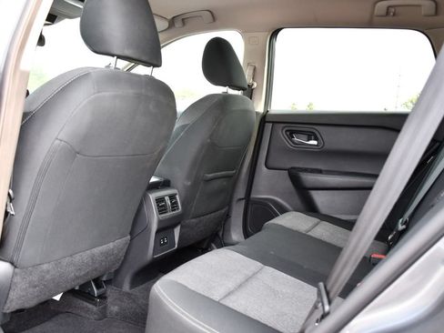 Used 2025 Nissan Rogue SV AWD/4WD image 20