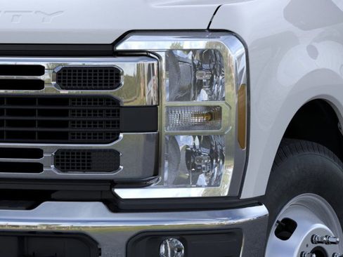 New 2026 Ford F350 XL w/ XL Chrome Package RWD image 18