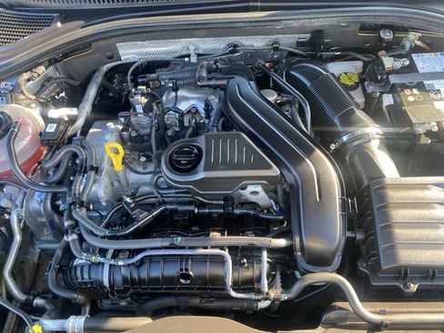 Used 2024 Volkswagen Jetta SE image 31