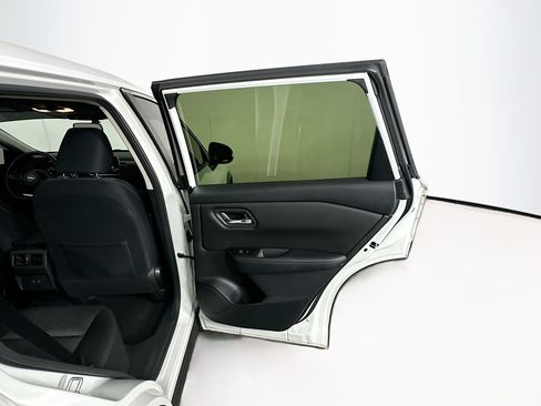 Used 2024 Nissan Rogue SV FWD image 29