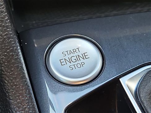 Used 2022 Volkswagen Tiguan SE w/ Panoramic Sunroof Package image 20