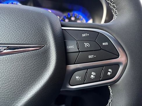 New 2026 Chrysler Pacifica Select image 15