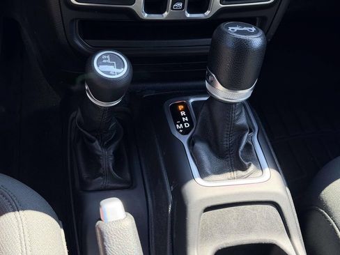 Used 2018 Jeep Wrangler Unlimited Sport S AWD/4WD image 6