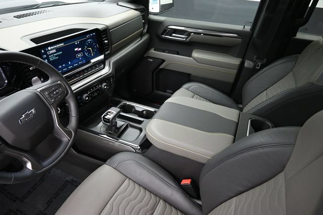 Used 2025 Chevrolet Silverado 1500 ZR2 w/ Technology Package AWD/4WD image 18