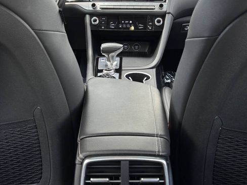 Used 2025 Genesis G70 2.5T RWD image 17