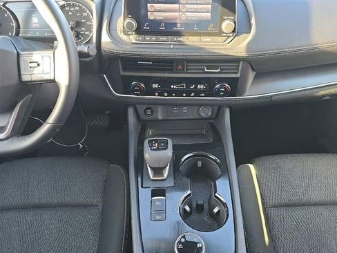 Used 2025 Nissan Rogue SV AWD/4WD image 5