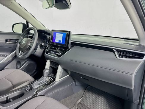 Used 2024 Toyota Corolla Cross LE image 31