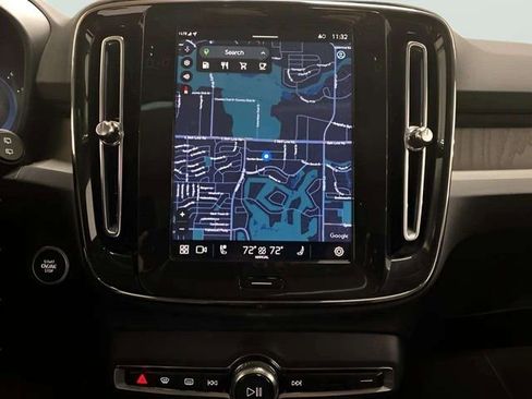 Used 2025 Volvo XC40 B5 Plus image 42