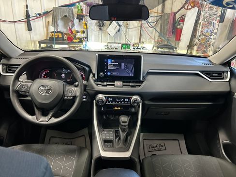 Certified 2025 Toyota RAV4 XLE AWD/4WD image 17