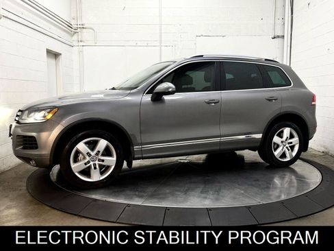 Used 2012 Volkswagen Touareg TDI AWD/4WD image 4