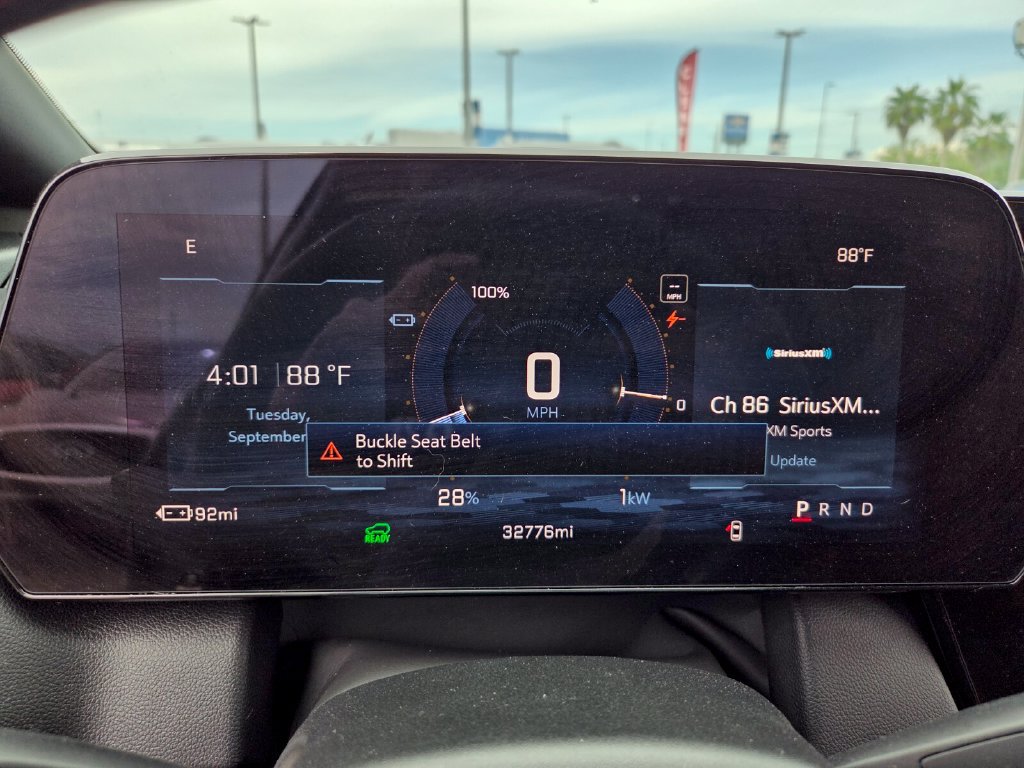 Certified 2025 Chevrolet Equinox EV RS FWD image 14