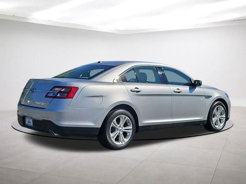Used 2017 Ford Taurus SE image 7