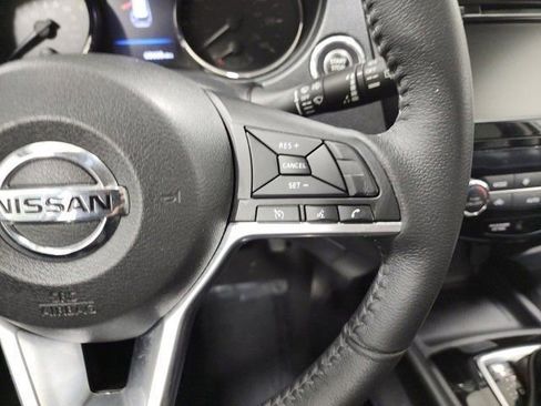 Used 2020 Nissan Rogue SV image 27