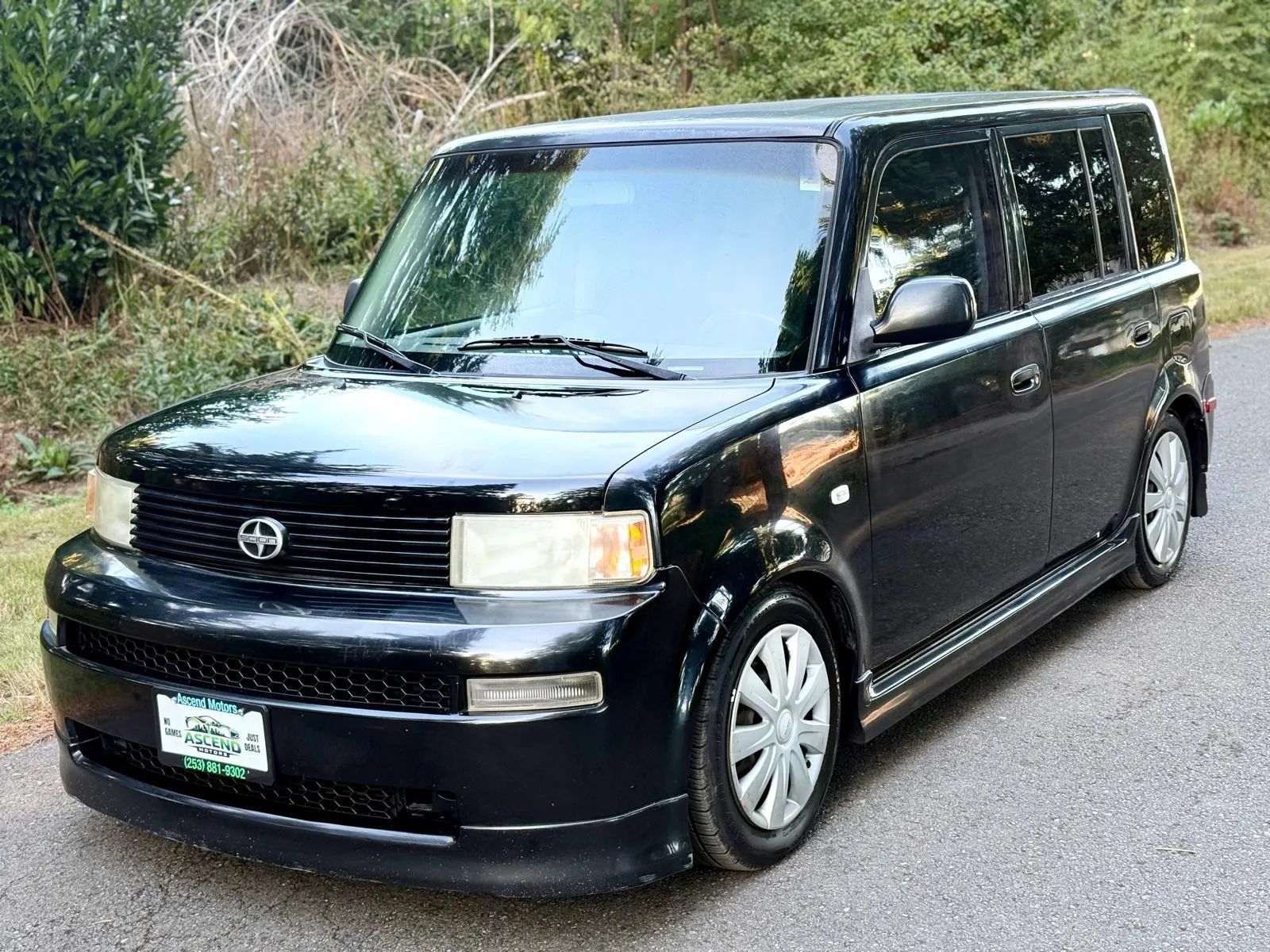 Used 2005 Scion xB FWD image 1