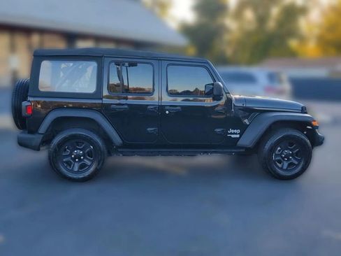Used 2018 Jeep Wrangler Unlimited Sport image 8