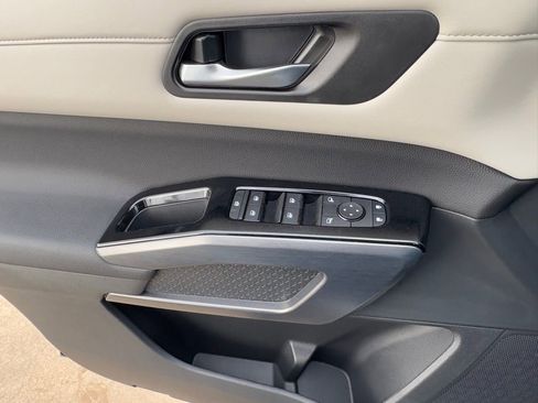 New 2026 Nissan Pathfinder SL image 15