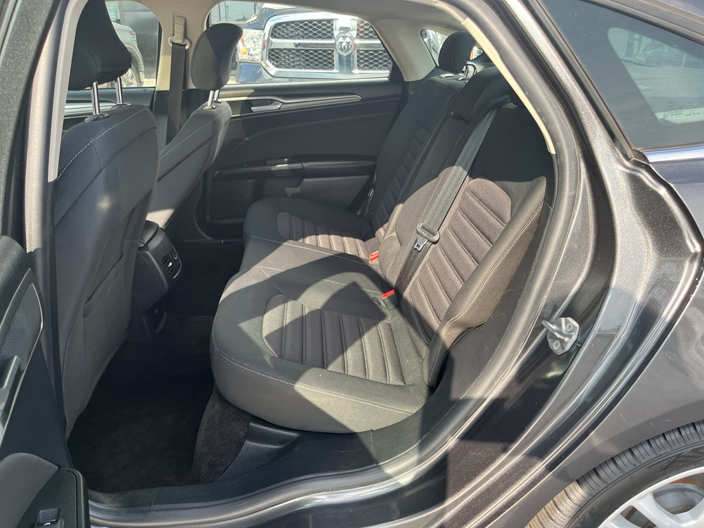 Used 2018 Ford Fusion SE FWD image 31
