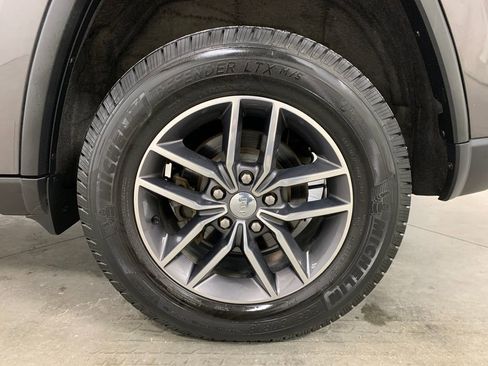 Used 2017 Jeep Grand Cherokee Limited image 5