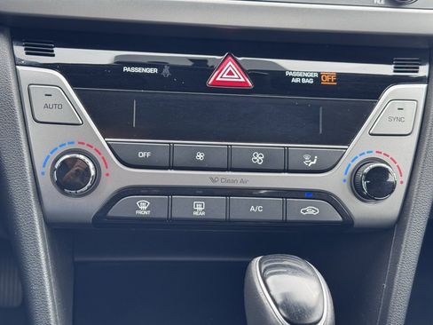 Used 2017 Hyundai Elantra Limited w/ Limited Tech Package 04 image 13