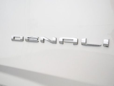 Used 2023 GMC Yukon XL Denali AWD/4WD image 10