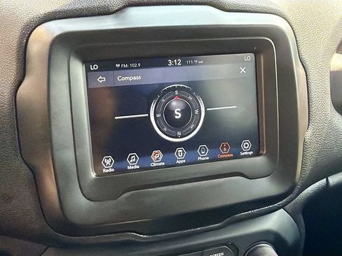 Used 2019 Jeep Renegade Latitude FWD image 30