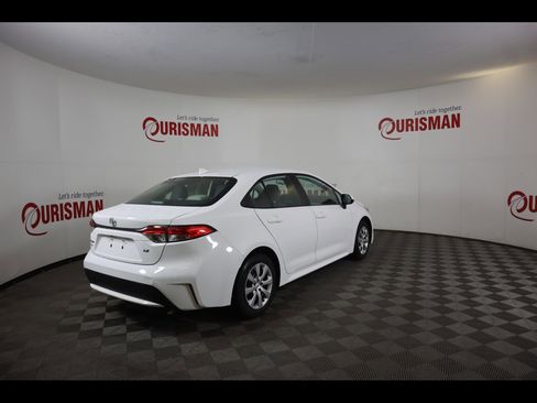 Used 2022 Toyota Corolla LE FWD image 11