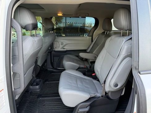 Used 2023 Toyota Sienna XLE image 29