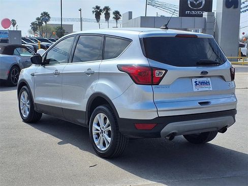 Used 2019 Ford Escape SE image 5