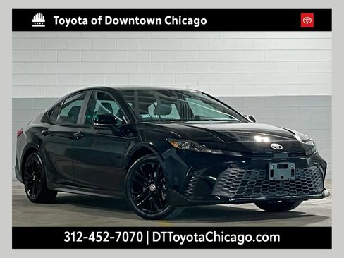 Used 2025 Toyota Camry SE AWD/4WD image 1