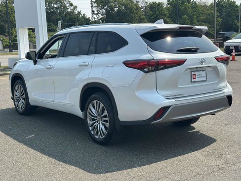Used 2022 Toyota Highlander Platinum AWD/4WD image 7