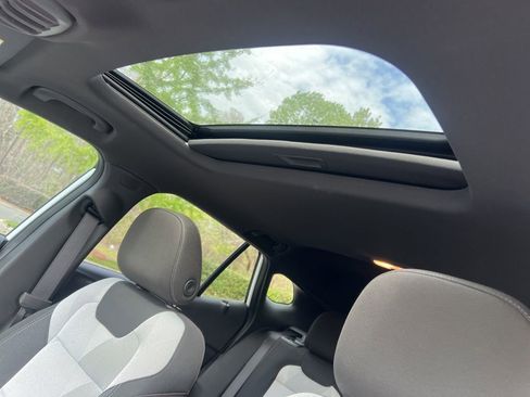 Used 2025 Chevrolet Trax RS w/ Sunroof Package image 20