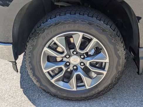 Used 2023 Chevrolet Silverado 1500 LT AWD/4WD image 14