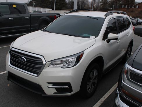 Used 2021 Subaru Ascent Premium w/ Convenience Package image 2
