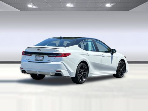 Used 2025 Toyota Camry XSE FWD image 8