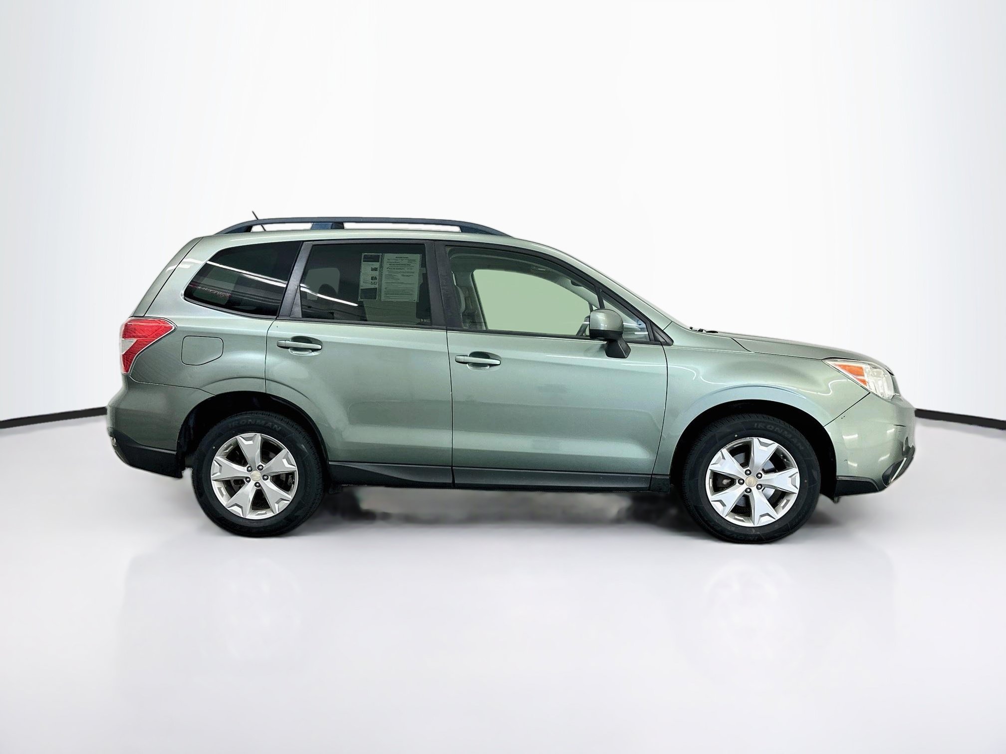 Used 2015 Subaru Forester 2.5i Premium w/ All-Weather Package AWD/4WD image 10