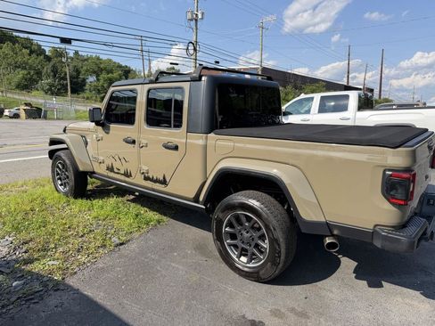 Used 2020 Jeep Gladiator Overland AWD/4WD image 8